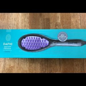 DAFNI CERAMIC HAIR STRAIGHTENING BRUSH USED TWICE